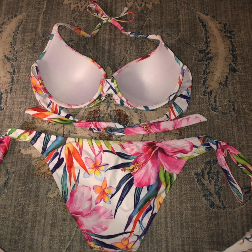 Swimsuit Set - Picture 2 of 3